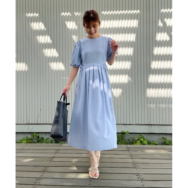 RIKOのメゾン【新品】サイド パフスリーブ ワンピース 紺色フローラルボンボン