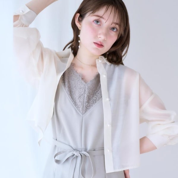 春SALE！【洗える】フラワーカット刺繍フレアスリーブブラウス
