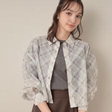 【洗える・秋まで使える】パール調ボタンシアーシャツ