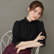 クチュールブローチ(Couture Brooch)の【華やか・大人可愛い・5分袖】エンブロレース前後2WAYブラウス