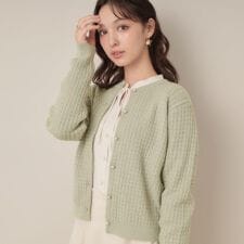 クチュールブローチ(Couture Brooch)の【大人可愛い・きれいめ・通勤】ケーブルカーディガン