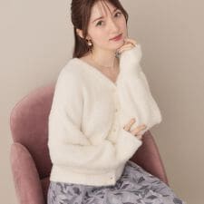 クチュールブローチ(Couture Brooch)の【大人可愛い／きれいめ】前後2WAYフェザーカーディトップス