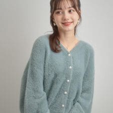 クチュールブローチ(Couture Brooch)の【大人可愛い／きれいめ】前後2WAYフェザーカーディトップス