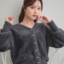 クチュールブローチ(Couture Brooch)の【大人可愛い／きれいめ】前後2WAYフェザーカーディトップス