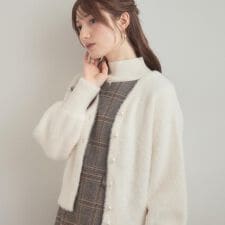 クチュールブローチ(Couture Brooch)の【大人可愛い／きれいめ】前後2WAYフェザーカーディトップス