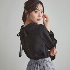 クチュールブローチ(Couture Brooch)の【大人可愛い・通勤】ロールカラーバックリボンブラウス
