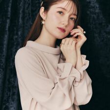 クチュールブローチ(Couture Brooch)の【大人可愛い・通勤】ロールカラーバックリボンブラウス