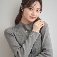 クチュールブローチ(Couture Brooch)の【多機能・フェミニン】パール調リブニット