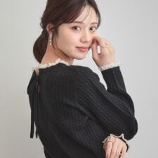 クチュールブローチ(Couture Brooch)の【大人上品・着映え】ケーブルレース バックリボンニット