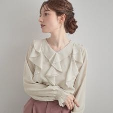 クチュールブローチ(Couture Brooch)の【大人可愛い・通勤】ラッフルフリルブラウス