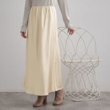 シルキーヘビーサテンスカート