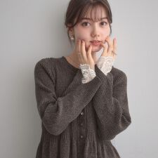 クチュールブローチ(Couture Brooch)の短毛モールペプラムカーデ