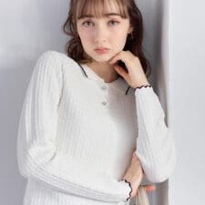 【洗える着映え】ビジュー釦ポロニット