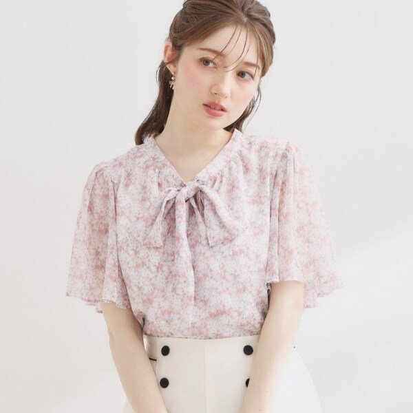 GUCCI シェリーラインリボンタイ　フラワーブローチ　ブラウス　シャツ 洗える】リボンボウタイ 小花柄ブラウス | クチュールブローチ(Couture