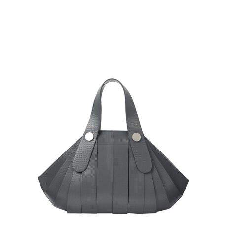 [^ԁF70921154]lCOSSO VIVOɃp`OvXBp`Ǒ^{ƂŁAAIVȕ͋CɁAiɎ₷悤ɎdオĂ܂ByfUCẑʂƐō\OSSO?Ɂw_xvX܂Bn̂悤Ŗnł͂ȂAX[X̂悤ŃX[Xł͂Ȃ▭ȑfފׂȃhbǧ^ŕ\܂BtbgȎɁAVȃjAX̉VOSSO VIVOłBuOSSOiIb\jvV[ỸfUC͂̂܂܂ɁAfނfBe[̕ωŋCyɂ镵͋CɎdグ܂Bg݂\ɏo悤ȓIȃfUĆA܂xgŕ񂾍\ɂA镨ɂătHω܂B_ut@Xi[ő傫Ĵŉו̏o₷Az܂TCYłB|PbgF~2yfށzN[Ȃ߂̋v痿Ŏdグ܂BF悭AtbgȎ̊vɍׂhbǧ^{Ă܂B̋󂢂p`Oł͂ȂAђʂĂȂ^łB舵̒ӔZFi͉J⊾Ȃǂ̐G▀Cɂ葼̂̂ɐFڂ肷邱Ƃ܂B܂fUCAvْ̍fʂ̐FSɖh͍łBWF̈ߗނƂ̑gݍ킹͂ӂBVRv͐Ɏア߁AɔGꂽꍇ͑₩ɏ_炩zŐCĂBWFi͒˓⎺̏ƖȂǂ̒ԏƎ˂ɂϐFF邱Ƃ܂BlW̓@Xɉ]ɂޏꍇ܂BߓxȈՌ邱ƂŃlWɂ݁AO錴ƂȂ܂̂łӂ<Br>ۊǏ̒ӍAʂ̗ǂꏊŕۊǂĉBۊǂ̍ۂ͍wɏiɓĂlߕȂǂĂ܂ƌ^⎼Ch~ɂȂ܂BƖ̊֌WɂAۂFČꍇ܂B܂Ap\REX}[gtHȂǂ̊ɂA኱iƉ摜̃J[قȂꍇd:600g(TvTCY)