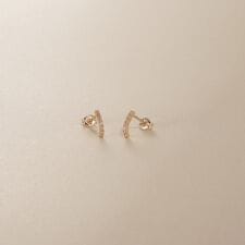 K10ダイヤモンド カーブライン スタッドピアス細