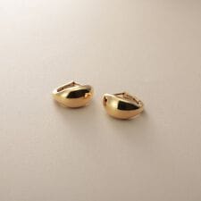 ココシュニック(COCOSHNIK)のK18ペアシェイプ ワンタッチピアス大