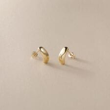 K10中空クッションカーブ スタッドピアス