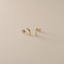 K10カーブライン スタッドピアス