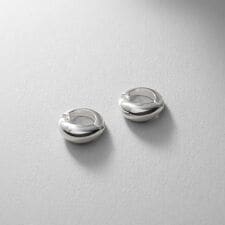 シルバー ハギーイヤリング マーキス