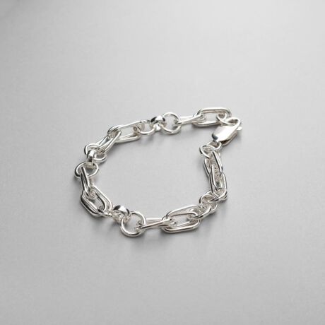 [^ԁF76741277]2ނ̃`F[~bNX`F[uXbgBX2AɂfUCIŃX^CbVȈۂ^܂BVv̒ɃfUCۗAV[I΂ɃR[fBl[g̎ƂȂ܂B̓AWX^[gp40`45cmŒp܂BfUC̃S[hR[eBOi767|41276jAV[ỸlbNXi767|31420A767|31421j܂B̏i͕ϐFɂĂuNAR[eBOv\ʂɎ{Ă܂BYɂAdl␡@Ɍ̍܂B\߂BƖ̊֌WɂAۂFČꍇ܂B܂Ap\REX}[gtHȂǂ̊ɂA኱iƉ摜̃J[قȂꍇ܂BwȉCɂăRRVjbN̏i̓WG[ׁ̈Aʏ̂Z^[ł̏C̑Ήł܂BiƕiؖQA߂̒cXւBCeɂĂ͗L̏ꍇ₨󂯂łȂꍇ܂BVbvXgEA͂萔łARRVjbN̂舵VbvłmF肢v܂B