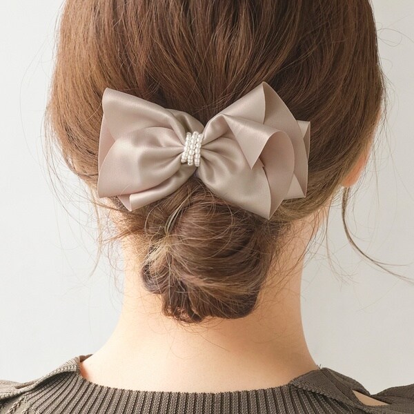 ベージュ サテン パールクリスタル ヘアクリップ WEB限定】サテンリボンパールヘアクリップ ベージュ | フィービィー
