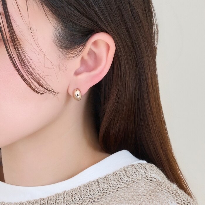 金属アレルギー対応】オーバルフープスナップイヤリング シャンパン