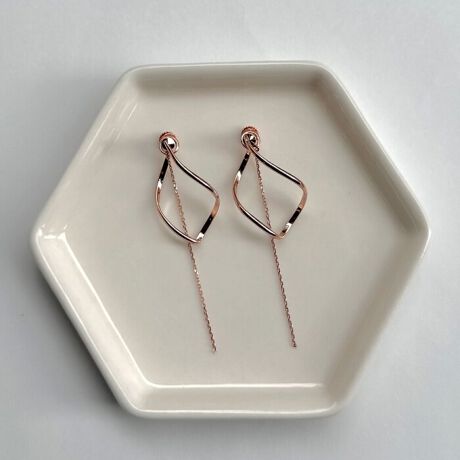 yƃ`F[̃RgXgNbV[Ȉۂ^COzЂ˂̌@ׂȃ^CƃJbg`F[lۂsIɖ܂BCOɈ|Ă`F[p[cOƁA`[t݂̂̃VvȃCOƂĈۂςĒpł܂BR[fBl[g₻̓̋Cɍ킹ĕtւĂy݂S[hJ[̕iԂ͂y50236-1811-zVo[J[̕iԂ͂y50246-1852-z̏iɂ̓WG[BOX͕t܂BPhoebe/tB[rB[~̂KBANZT[CgWG[uhuPhoebe/tB[rB[v[^:50246-1851-]