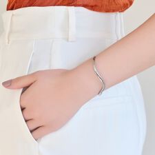 フィービィー(Phoebe)の【金属アレルギー対応】ウェーブラインメタルバングル/サージカルステンレス