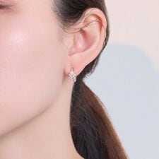 ロマンティックビジューバタフライフープピアス　ローズゴールド