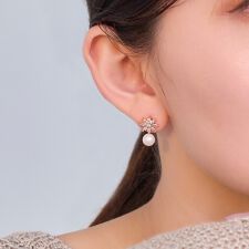 フィービィー(Phoebe)のクリスタルペタルパールピアス　花モチーフ