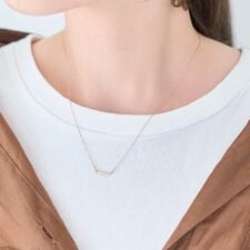 フィービィー(Phoebe)の<新色>【金属アレルギー対応】ストレートバービジューネックレス　シャンパンゴールド
