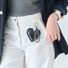 フィービィー(Phoebe)のハートレザーバッグチャーム　ブラック