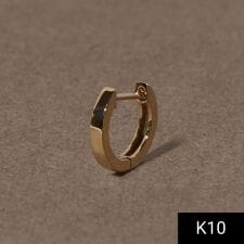 ジュピター(JUPITER)の【K10】ストレートフープピアス／片耳／　ユニセックス／ゴールド