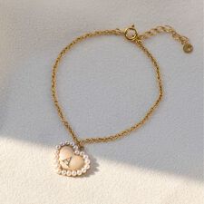 ジュピター(JUPITER)のSWEETイニシャルパールハートブレスレット