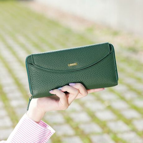 [^:BTV313]tɂvVNU[ґɎgpEh^z<xeB[>BOʂ̃I[v|Pbgɂ͎Oł~jP[XtĂA~jP[Xłgp\łBOʂ̃I[v|Pbgɂ̓~jP[X̑ɁAX}zpX|[gȂǂ[ł邽ߎ̃X^Cɍ킹Ă܂BJ[h|Pbg12AI[v|Pbg3ƒg[ĂgǂfUCƂȂĂ܂B