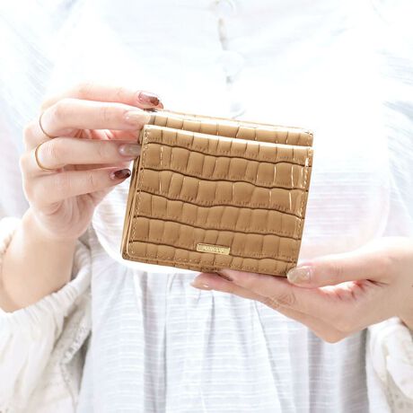 [^:BTV619]܂ŃXehKX̂悤ȌzoBNR_C̍ӂ܍źA茳Ă܂BRpNgȑ傫ȂA傫JďK₷KJ[h10[łJ[h|PbgtŁAg₷ɂzłB