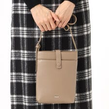 バルコス(BARCOS)の【BARCOS/バルコス】フロントポケット付きレザーポシェット