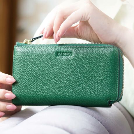 [^:BTV1263]zƃRpNgẑƂIvzqirIroB㎿ȋv̔̂܂܂ɁAɂƓރXȃtHɎdグ܂BzȂł͂̎[͂ƁARpNgžy₩𗼗u傤ǂvTCY͂łBt@Xi[xJŁAJ[hEDEKڂŌnJ^݌v̗pBX[Yȏoꂪ\ŁAX̓X}[gɁBV\̏dȂJ[h|PbgɂAڈȏ̎[͂܂BԂ̒z艡3cmRpNgɐ݌vȂADɂ͐܂ڂA@\QBuɂ̃RpNgzvƌĂԂɂӂ킵qirIr̎gSnAЎɎĂm߂B