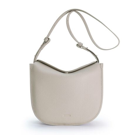 [^:BTV951]vŃLYtÂ炭̗ǂAlC̃VNU[gpV_[obOłB}bgȎō̂dオɂȂĂ܂BڂƂłlɁAɂ̓I[v|PbgPƁAt@Xi[|PbgPtĂ܂Bwʂɂ̓t@Xi[|Pbg1tĂāAɎo[܂B}`Ƃ̂ŁÂ}C{gA傫ڂ̃|[`[ł܂BV_[R5iKŒ߂\ŁA|Ǝ΂ߊ|2wayłgpł܂B