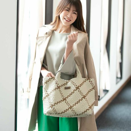 [^:BaSW-F249]2F̑fނ҂ݍ񂾃oCJ[bVg[gobOBEFbgX[cȂǂɎgpĂLk̂fނbVɕ҂ݍł܂BI[v^Cv̊JȂ̂ŁAו̏oꂪ₷\ɂȂĂAKvȂ̂Ղ[\łBt̃|[`obO{̂ƓfނgpAt@Xi[JɂȂĂ̂ŁAMdi̎[ɕ֗łBő؂₩ɎdオobOłB