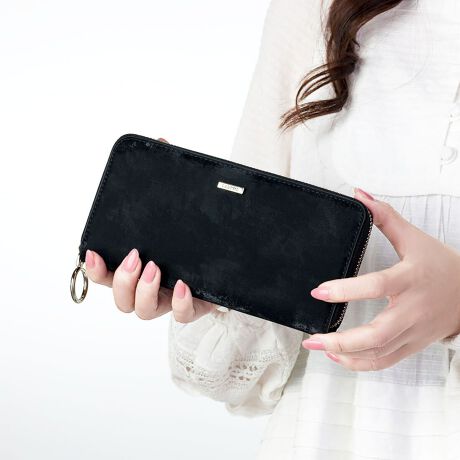 [^:BTV1066]̓ŕ\ςAVN̗lȔGƌ򊴂U[gpzłB\ʂɂ͎C͗lvgĂāAA[gi̗lȁAƉ؂₩̂郌U[łB؂ڂ̖U[ґɎgpEh^Cv̒złBɂ̓J[h|Pbg12܂BJ[h6Ɨ^CṽJ[hP[XtāAv18̃J[h[ł钷złBJ[h|Pbǧɂ̓V[Nbg|PbgtĂāAꂽȂ̎J[h[\BtǵuBARCOSṽSv[gLƌA钷zɎdオĂ܂B