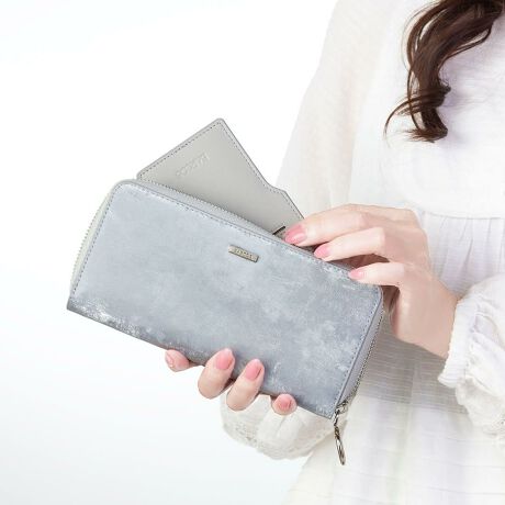 [^:BTV1066]̓ŕ\ςAVN̗lȔGƌ򊴂U[gpzłB\ʂɂ͎C͗lvgĂāAA[gi̗lȁAƉ؂₩̂郌U[łB؂ڂ̖U[ґɎgpEh^Cv̒złBɂ̓J[h|Pbg12܂BJ[h6Ɨ^CṽJ[hP[XtāAv18̃J[h[ł钷złBJ[h|Pbǧɂ̓V[Nbg|PbgtĂāAꂽȂ̎J[h[\BtǵuBARCOSṽSv[gLƌA钷zɎdオĂ܂B