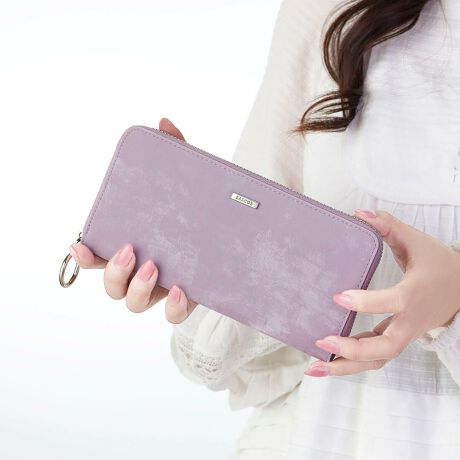 [^:BTV1066]̓ŕ\ςAVN̗lȔGƌ򊴂U[gpzłB\ʂɂ͎C͗lvgĂāAA[gi̗lȁAƉ؂₩̂郌U[łB؂ڂ̖U[ґɎgpEh^Cv̒złBɂ̓J[h|Pbg12܂BJ[h6Ɨ^CṽJ[hP[XtāAv18̃J[h[ł钷złBJ[h|Pbǧɂ̓V[Nbg|PbgtĂāAꂽȂ̎J[h[\BtǵuBARCOSṽSv[gLƌA钷zɎdオĂ܂B