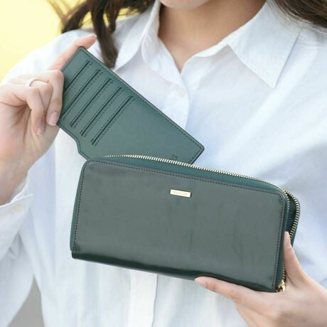 [^:BTV200]v{̕؂ɎdグAV⃀킢[U[gpEh^zu[j[vBɎuԂɊ_炩㎿Ȏ́Aʂ`܂BEht@Xi[Ȃł͂̑傫ȊJŁAgڂŌng₷݌vBJ[h⎆AK𐮗₷Aڈȏ̎[͂Ă܂BVvŐꂽfUC͒j킸g₷ArWlX畁ig܂ŕLΉBgقǂɎɓށA{iU[̖͂y݂܂B