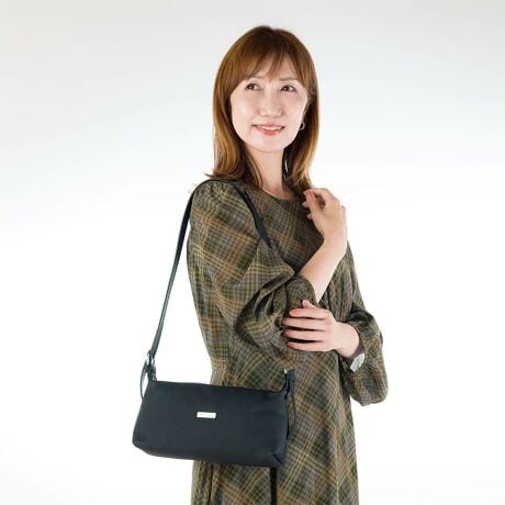 [^:BaXY2032]~jobÕghɂ̂肽ǁAzybg{g̓obOɂ܂ccBȔY݂xXgȃTCỸU[|VFbgB㎿ŏ_炩ȋv̗ǂۗAVvECYEUExXgȃfUCBǂĂzybg{g^т̂߂ɁÃVGbgɎdグ܂B_̂ȂXbLtHȂ̂ŁA~jobOƓoŃR[f邱Ƃł܂BCobOƂ͕ʂɁATuobOƂĎgp̂߁BȃACe~IAg̗ǂ|VFbgłB