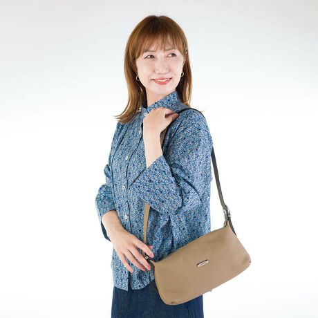 [^:BaXY2032]~jobÕghɂ̂肽ǁAzybg{g̓obOɂ܂ccBȔY݂xXgȃTCỸU[|VFbgB㎿ŏ_炩ȋv̗ǂۗAVvECYEUExXgȃfUCBǂĂzybg{g^т̂߂ɁÃVGbgɎdグ܂B_̂ȂXbLtHȂ̂ŁA~jobOƓoŃR[f邱Ƃł܂BCobOƂ͕ʂɁATuobOƂĎgp̂߁BȃACe~IAg̗ǂ|VFbgłB