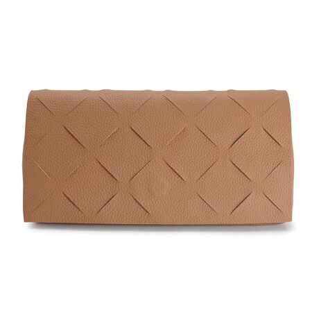 [^:BTV1140]gh̃JbgfUC{Nb`bOB[hȖ͂ӂJbgfUCƃNb`obȎgݍ킹́A̃R[fO[hAbvĂ܂B㎿ȋvVNU[KIɃJbgAEl̋ZiBJ̓}Olbg{^ŁAKoƑ傫J݌vłB̓t@Xi[|PbgtŁA̎dɏd󂵂܂BI[ZeBbNŃVvȃfUCȂ̂ŁAʁEN킸g܂B