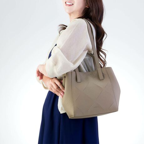 [^:BTV1117]gh̃JbgfUC{nhobOB㎿ȋvVNU[KIɃJbgAEl̋ZiBOnhƃV[gnhfUC̃|CgłBJ̓}Olbg{^ŁA傫Jĉו̏oꂪ₷݌vłBɂ̓I[v|PbgtȂ̂ŁA̎dɏd󂵂܂B܂A̋𗯂܂ƏԂȌ`ɕό`̂ŁACɍ킹2ʂ̃X^Cy݂܂B