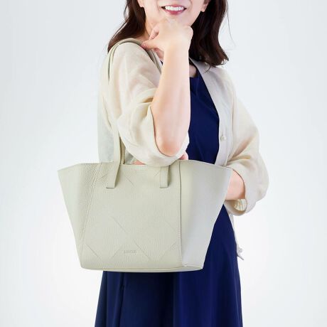 [^:BTV1117]gh̃JbgfUC{nhobOB㎿ȋvVNU[KIɃJbgAEl̋ZiBOnhƃV[gnhfUC̃|CgłBJ̓}Olbg{^ŁA傫Jĉו̏oꂪ₷݌vłBɂ̓I[v|PbgtȂ̂ŁA̎dɏd󂵂܂B܂A̋𗯂܂ƏԂȌ`ɕό`̂ŁACɍ킹2ʂ̃X^Cy݂܂B